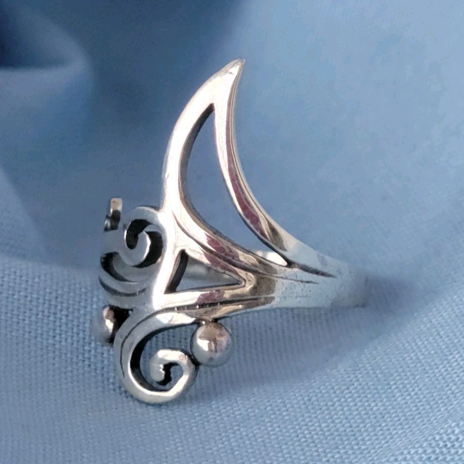 Sterling Silver Handcrafted Unique Asymmetrical Ring Size 8 23$